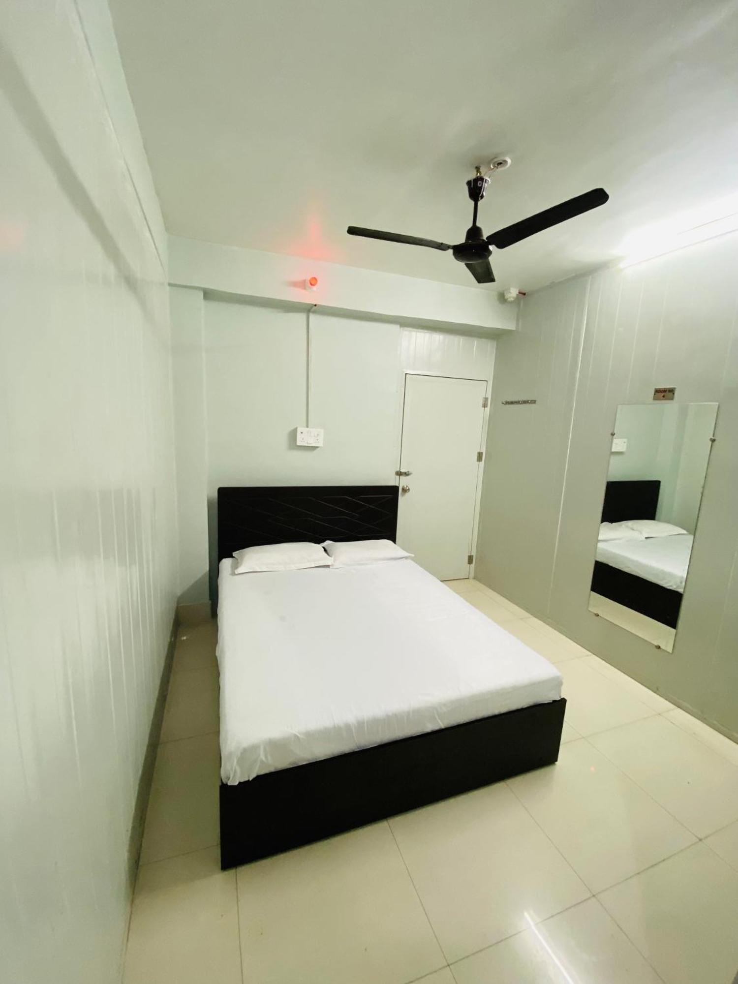 Homestay Ac Dormitory New Delhi Exteriör bild