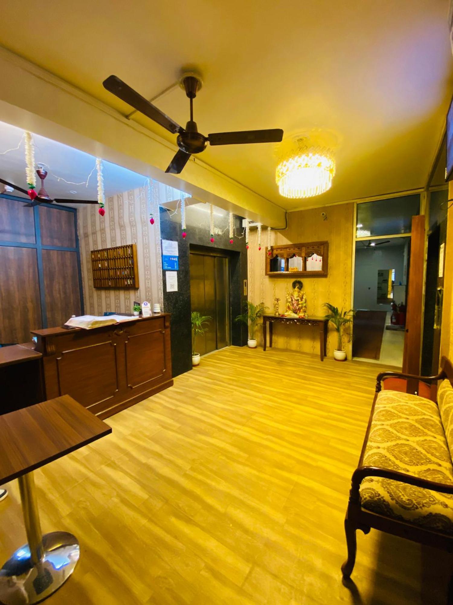Homestay Ac Dormitory New Delhi Exteriör bild