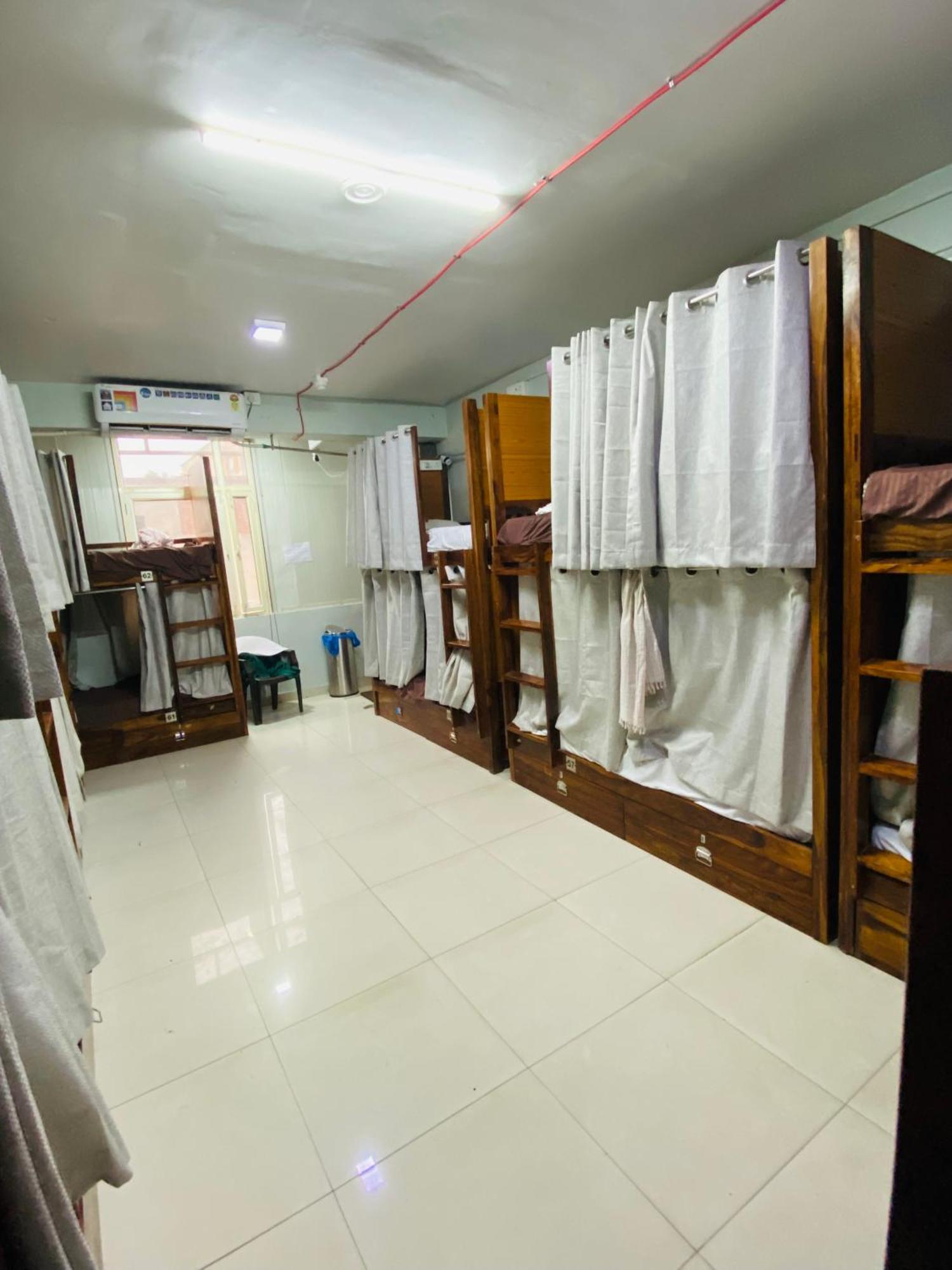 Homestay Ac Dormitory New Delhi Exteriör bild