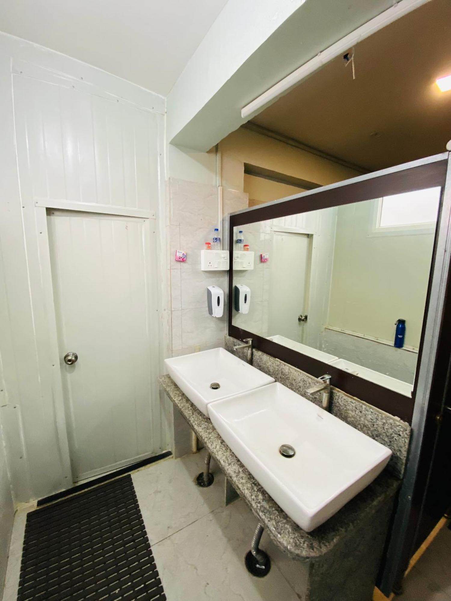 Homestay Ac Dormitory New Delhi Exteriör bild