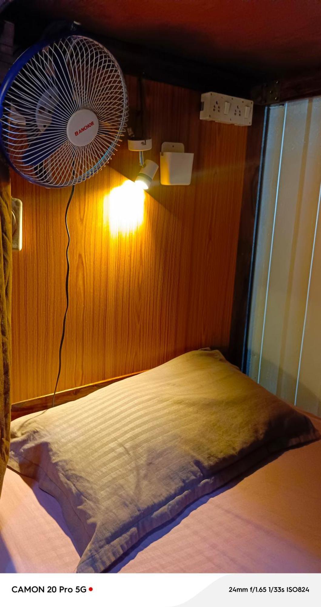 Homestay Ac Dormitory New Delhi Exteriör bild