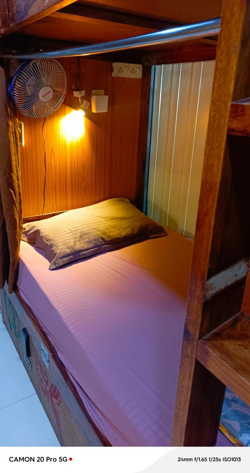 Homestay Ac Dormitory New Delhi Exteriör bild