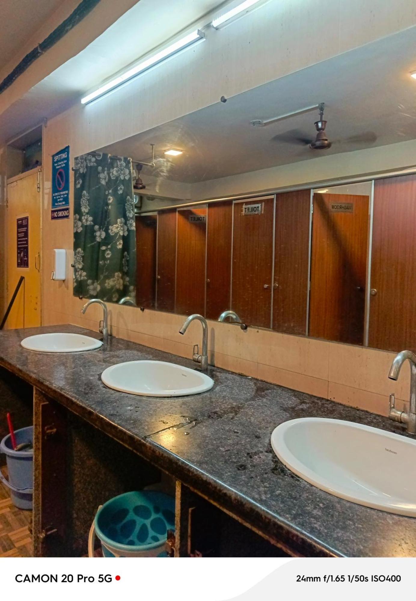 Homestay Ac Dormitory New Delhi Exteriör bild