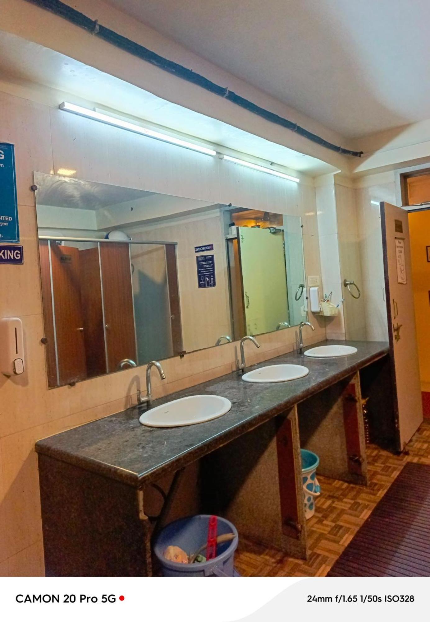 Homestay Ac Dormitory New Delhi Exteriör bild